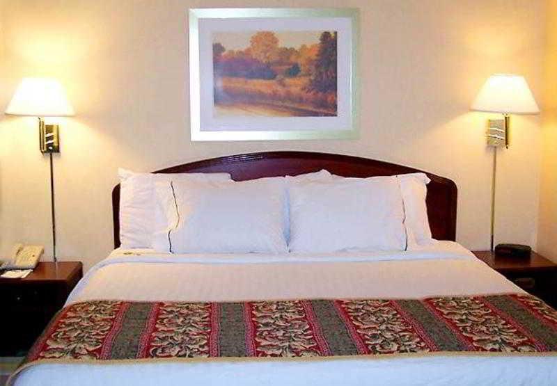 Courtyard By Marriott Bentonville Pokój zdjęcie